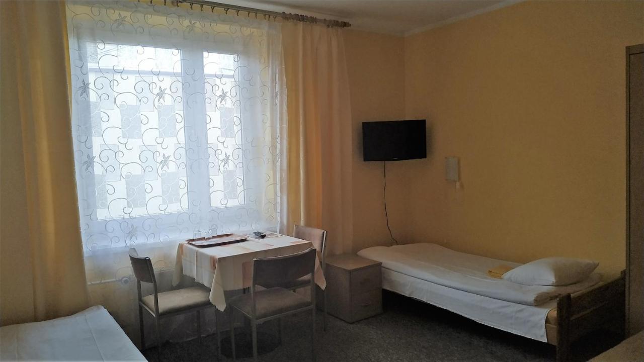Hotel Eden 24H 热舒夫 外观 照片