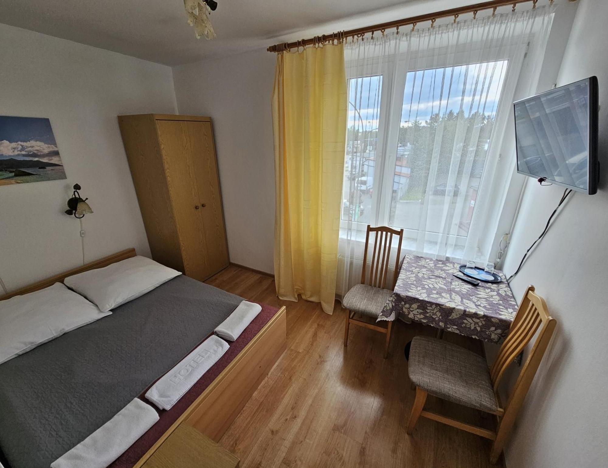 Hotel Eden 24H 热舒夫 外观 照片
