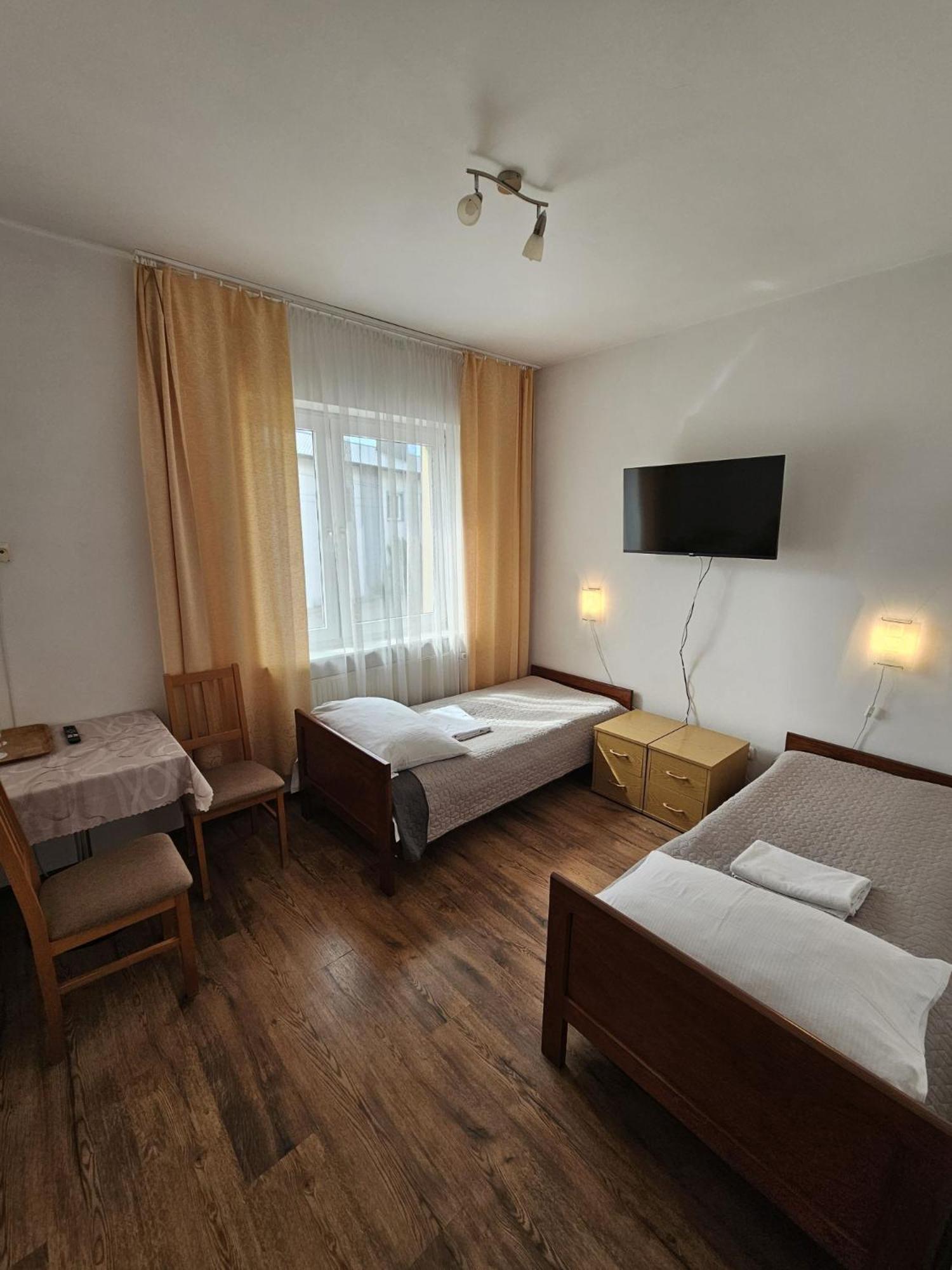 Hotel Eden 24H 热舒夫 外观 照片